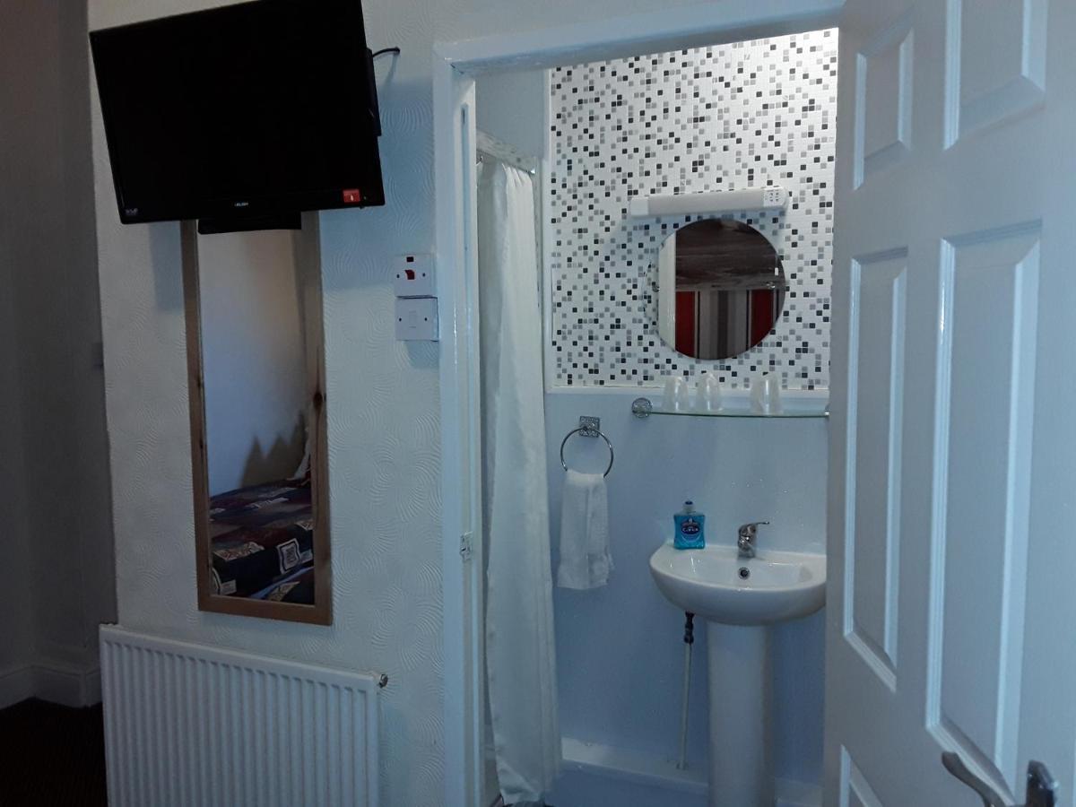 Quadruple Room with Private Bathroom