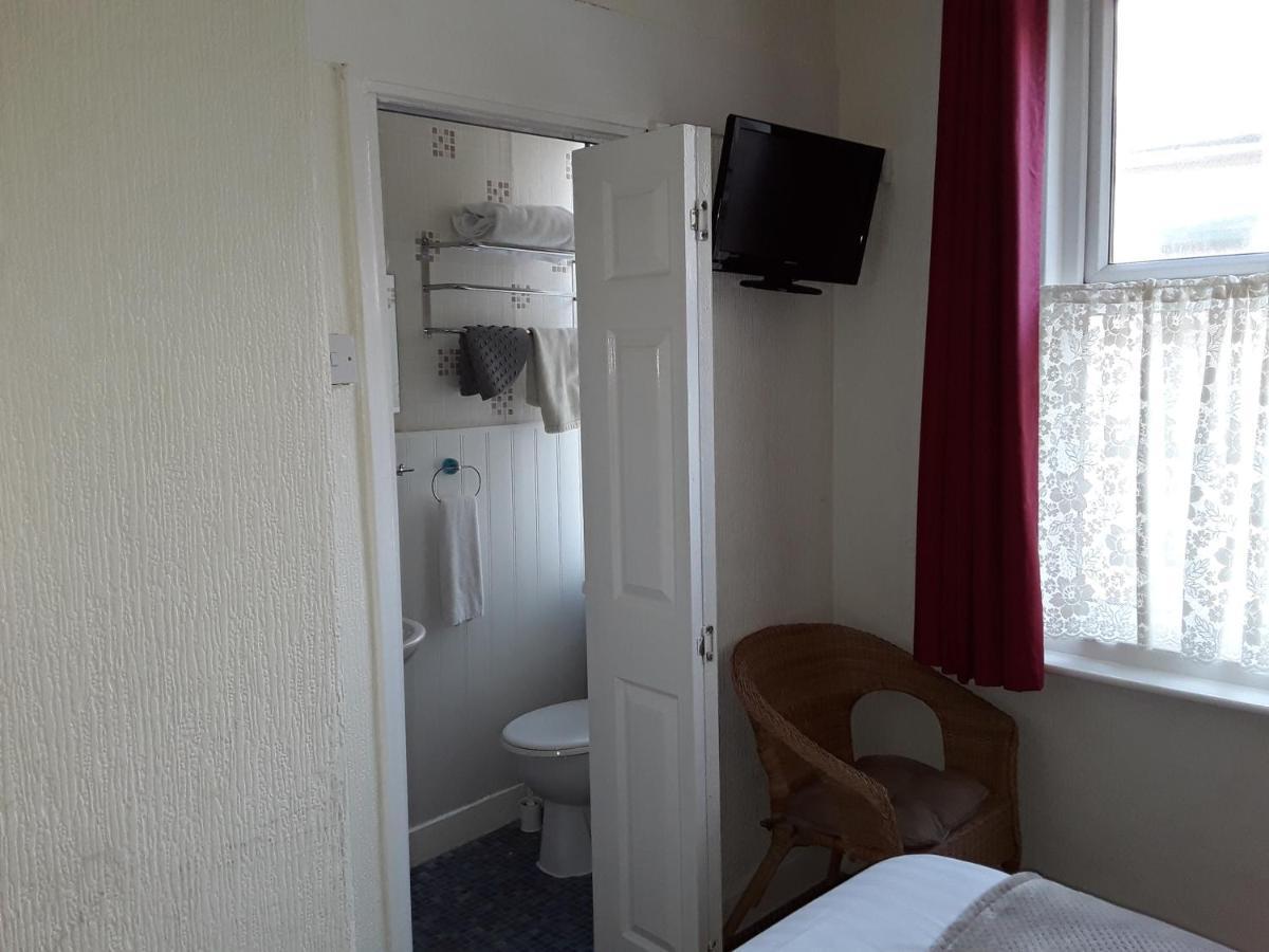 Twin Room with Private Bathroom